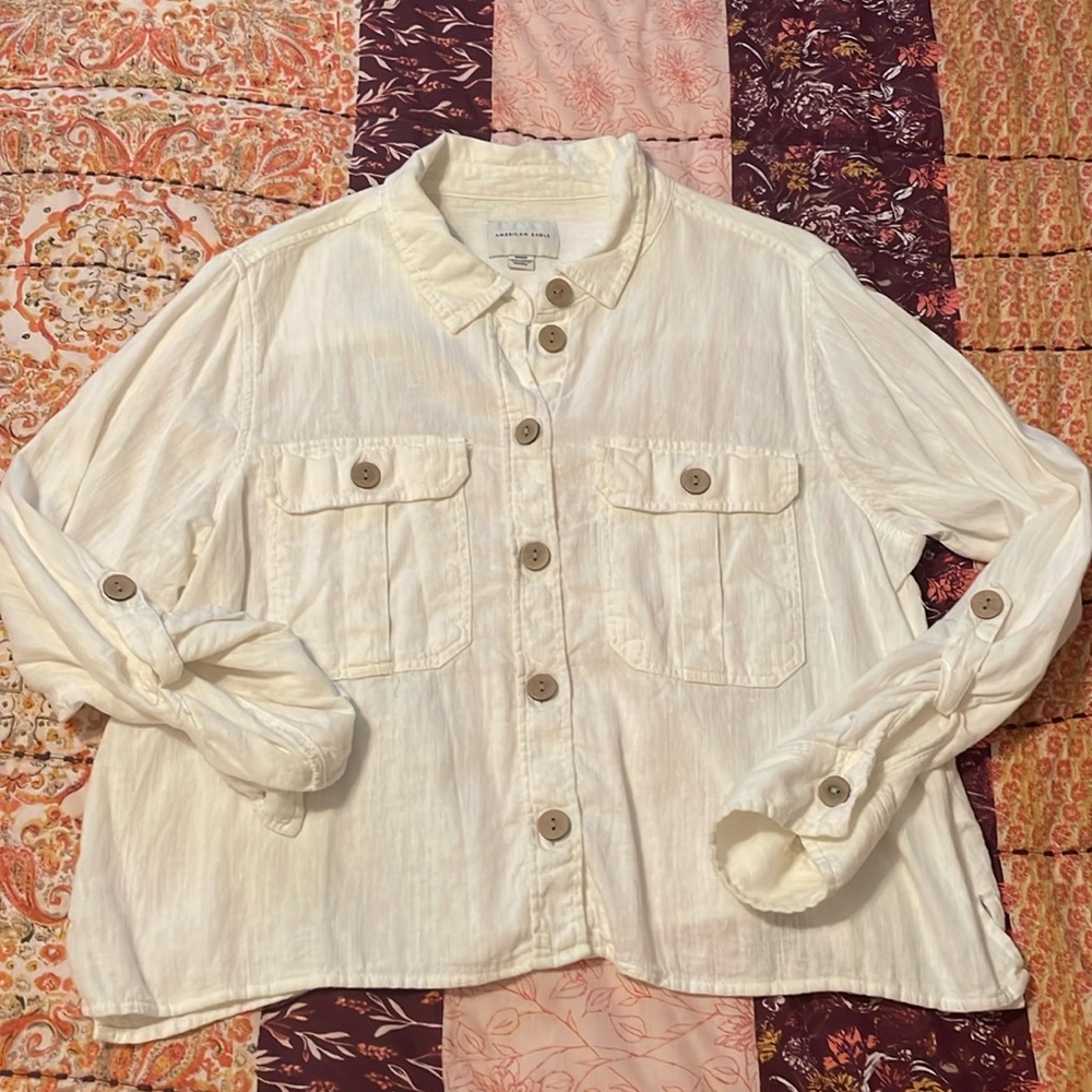 Woman’s button up top